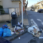 Denuncien a tres veïns de Tàrrega per deixar residus a la via pública
