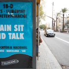Uno de los carteles que colocó Tsunami Democràtic en Barcelona y que el ayuntamiento retiró.