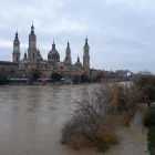 Imagen de la crecida del Ebro a la altura de la Basílica de El Pilar.