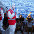Els 27 migrants menors d’edat no acompanyats que viatjaven a l’‘Open Arms’ van ser evacuats ahir a Lampedusa.