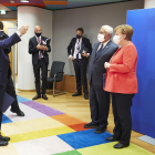 El primer ministro italiano toma una fotografía de sus homólogos portugués y alemana.