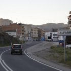 La carretera N-230 a su paso por la población de Alfarràs.