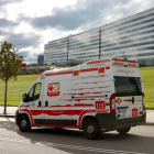 Una ambulancia ayer en el Hospital Central de Asturias.