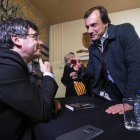 L'expresident català Carles Puigdemont firma el seu llibre "La crisi catalana durant el Studium Generale College Tour", un esdeveniment organitzat per la Universitat de Groningen, Holanda del Nord, aquest dijous.