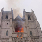 Foc a la catedral de Nantes
