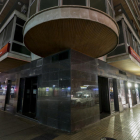 Una de les oficines de CaixaBank a Lleida, tancada per la creació d’una nova ‘store’ a la capital.