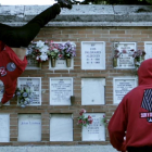 Diferentes fotogramas de la videoinstalación ‘Ser y durar’, del colectivo madrileño Democracia, que se podrá ver mañana a las 20.30 h en el cementerio de la capital del Segrià.