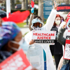 Protesta de enfermeras neoyorquinas para exigir más medidas de protección frente a los contagios.