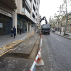 Treballs de millora del paviment a la Rambla Ferran de Lleida.