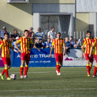Jugadores del Lleida, abatidos tras encajar uno de los dos goles que recibieron el domingo ante el At. Baleares en Son Malferit.