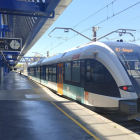 El tren de la línea de La Pobla en la estación de Lleida.