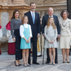 Imatge d’arxiu del rei Felip VI, la seua dona i filles amb els seus pares, Joan Carles I i Sofia.