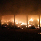 Imagen del incendio en el pajar de Tornabous.