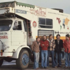 Els sis joves de Vic durant el viatge que el 1976 els va portar per cinquanta països a bord d’un camió.