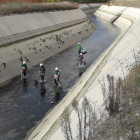 Rescatan 186 truchas antes de vaciar por obras el canal de Gavet