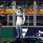 Lewis Hamilton celebra la primera ‘pole’ del Mundial.