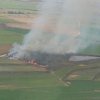 Un incendio quema 3 hectáreas de un campo de manzanos en Alcoletge