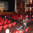 La asamblea se llevó a cabo de forma excepcional en el teatro L’Amistat. 