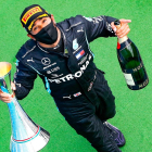Lewis Hamilton celebra su victoria, ayer en el circuito de Hungaroring.