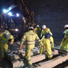 Imatge dels treballs en un túnel de la línia al gener.