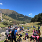 Excursionistes ahir a Montgarri, un dels paratges més freqüentats de la Val d’Aran.