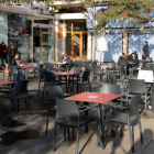 Els bars de Lleida reprenen l'activitat però el fred fa que pocs clients optin per les terrasses