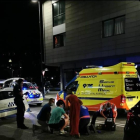 Los sanitarios atendieron a la víctima tras el atropello en la avenida Tarragona de Andorra la Vella. 