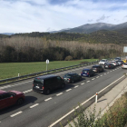 Imagen de las retenciones ayer al mediodía en la N-145 hacia Andorra. 