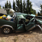 Vista del todoterreno que conducía la víctima y que se accidentó ayer en Maials. 