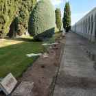 Destrossen creus al cementiri del Palau d'Anglesola