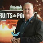 El presidente de Fruits de Ponent, Sebastià Escarp, con el premio.