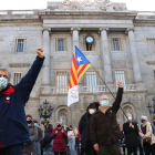 Participantes en la concentración convocada ayer por la ANC ante el Palau de la Generalitat.