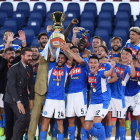 El Nàpols, campió de la Copa italiana - El Nàpols va aixecar ahir la sisena Copa d’Itàlia després d’imposar-se a la tanda de penals (4-2) a la Juventus. El futur rival del Barça a la Champions també va fer més mèrits que el rival per g ...