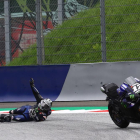 El moment en què Viñales acaba de saltar de la moto per no estavellar-se contra un mur.