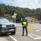 Agentes Rurales en un control en una carretera de Les Garrigues. 