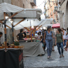 La calle Cavallers es el escenario que acoge un mercado medieval.