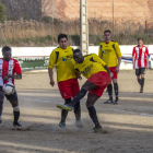 Una jugada del partido de ayer entre el Bell-lloc y el Ribera d’Ondara.