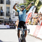 Luis León Sánchez entrant com a vencedor de la prova a la meta de Baeza.