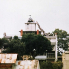 Imagen de los civiles estadounidenses y vietnamitas tratando de subir al helicóptero, en la embajada.