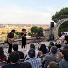 La cantant Paula Valls encisa el públic en el primer concert de “Terrats en Cultura” a Tàrrega