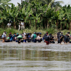 Integrantes de una caravana de migrantes en su camino a EEUU.