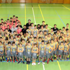 Los equipos del CB Cappont y del Sícoris, junto a sus entrenadores y directivos, ayer durante la presentación.