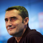 Ernesto Valverde durante la previa del encuentro en Granada.