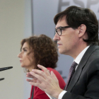 El ministre de Sanitat, Salvador Illa, i la portaveu del govern espanyol, María Jesús Montero, a la roda de premsa posterior al Consell de Ministres.