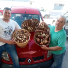 Joan Mora y Manel Muñoz, ‘boletaires’ de Cervera que ya han salido a recolectar setas.