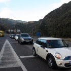 La frontera de Andorra registra un paso constante de coches coincidiendo con la recuperación de la movilidad con el Alt Urgell