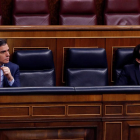 El presidente del Gobierno, Pedro Sánchez , y el vicepresidente segundo, Pablo Iglesias, en el Congreso.