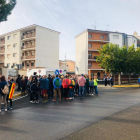 Concentració davant de la caserna de la Guàrdia Civil a Tàrrega.