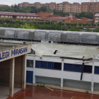Vista de la teulada del poliesportiu que es va esfondrar dissabte.