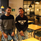 Andreu (esq.) i el seu cap de compres, Jordi Sanuy, ahir al bar.
